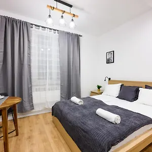  Aparthotel Cracow Rent Apartments: Spacious Near Main Square