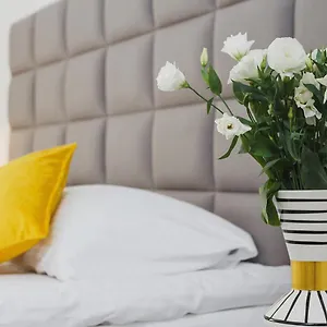 Aaron Apartahotel
